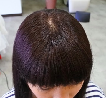 この写真はサプリカラーですが、97%の美容室は進化したシステム:マレーア・レナータカラーへ転換しています。なおこの施術に用いたミコノスは既に廃盤になりました。
